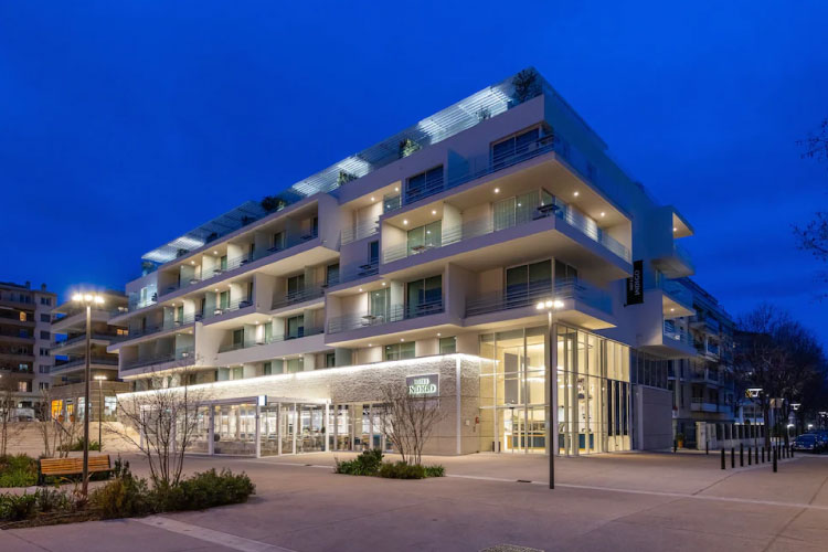 Façade Hôtel Indigo à Cagnes-sur-Mer